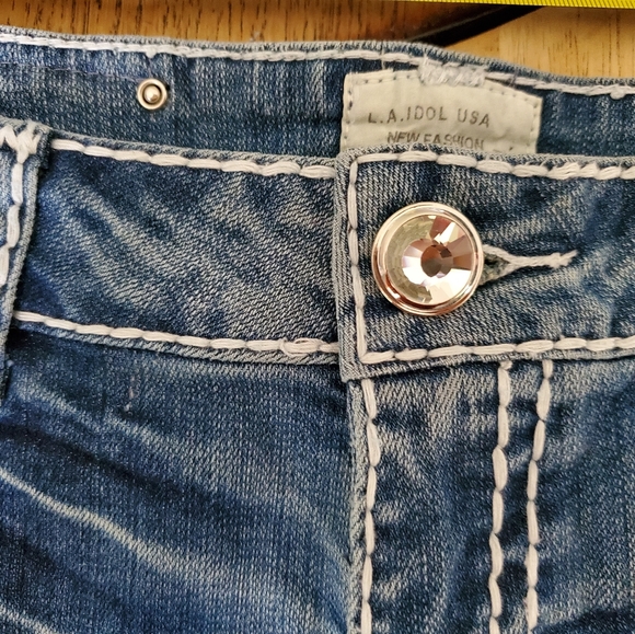 Shorts - Picture 3 of 7